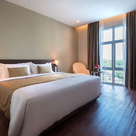 Astana Wing - Riverside Majestic Hotel Kuching Eksteriør bilde